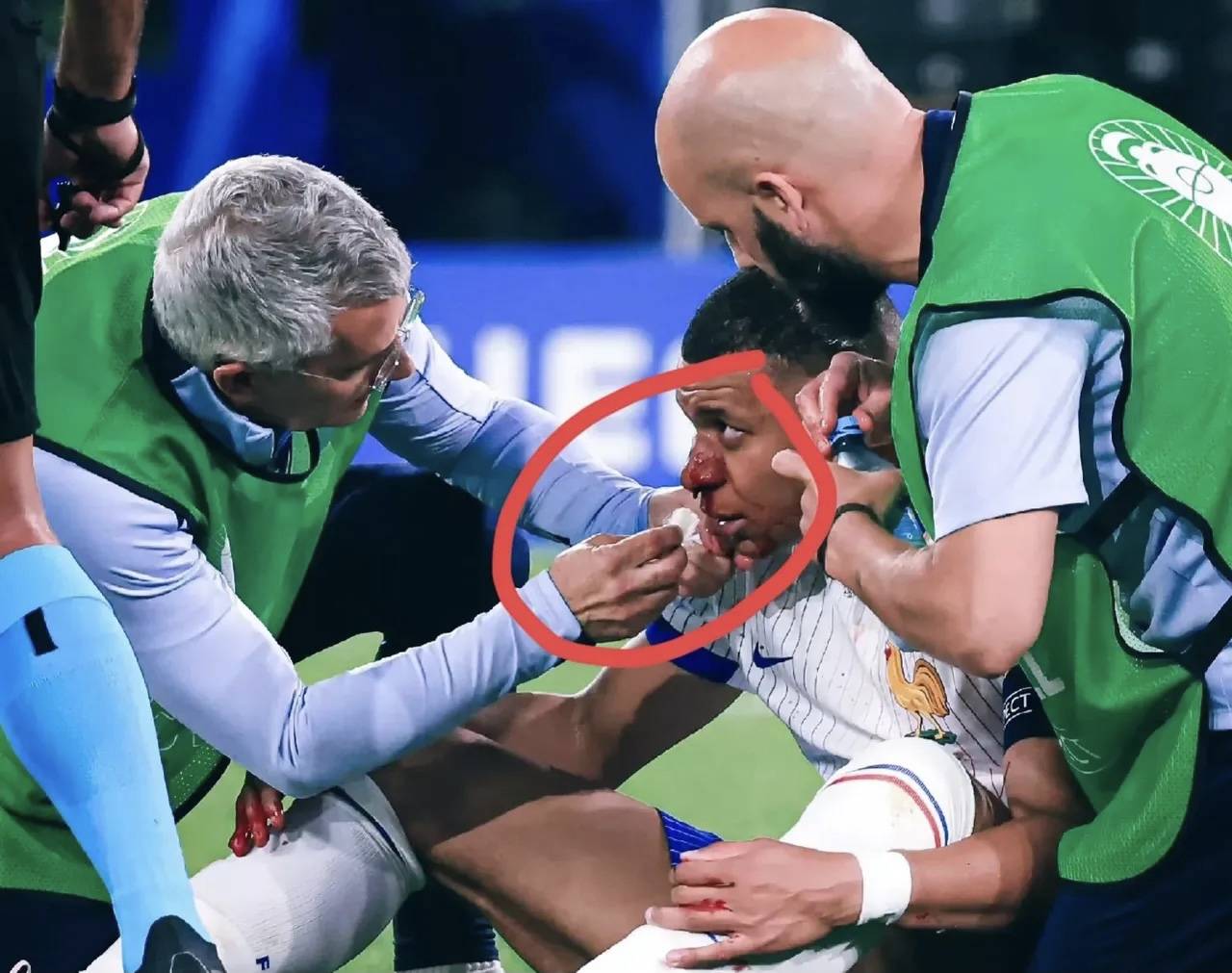 姆巴佩回归赛场，精彩发挥首场状态亮眼，快船观众沸腾！